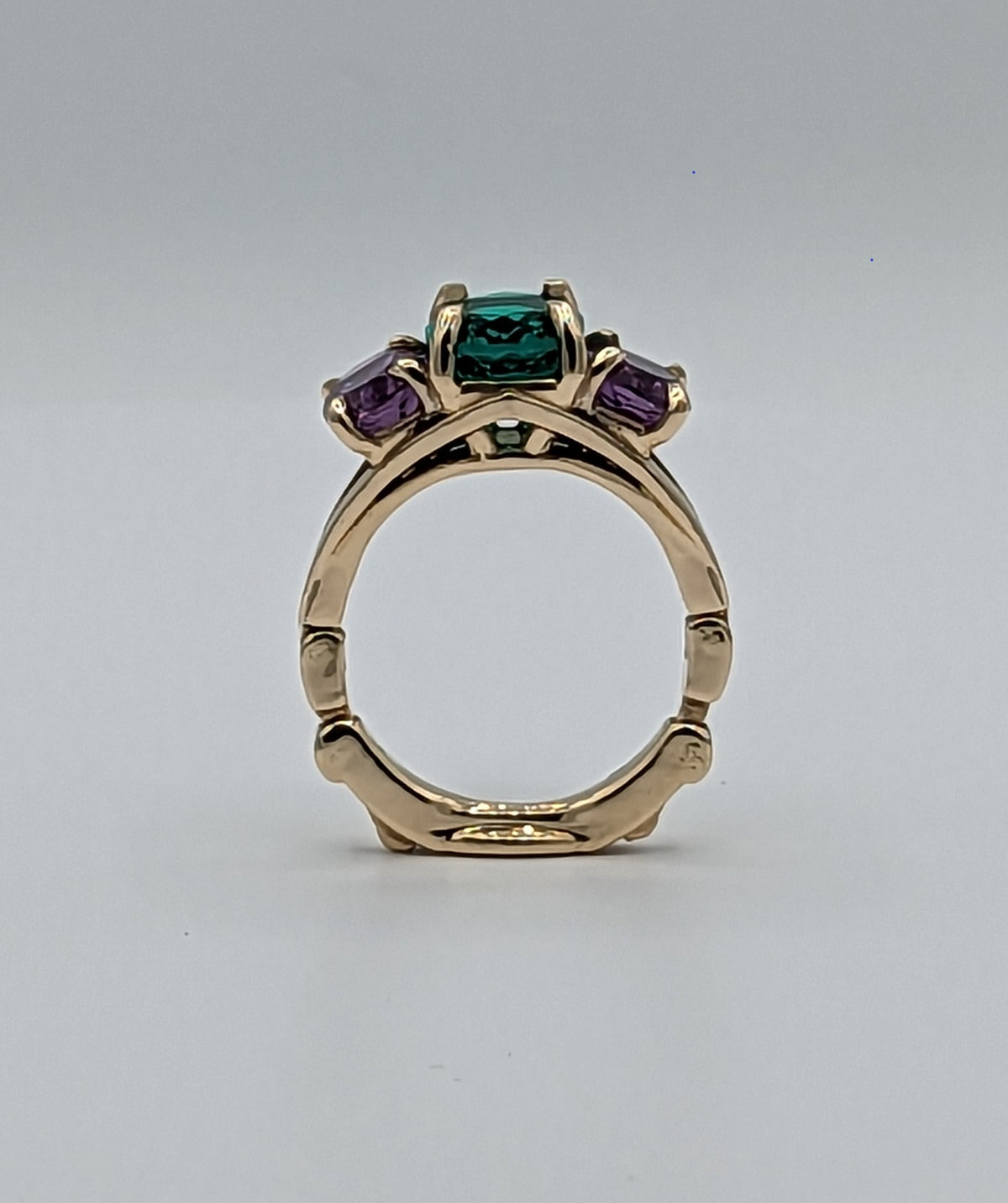 Three stone Gold-fit ring
